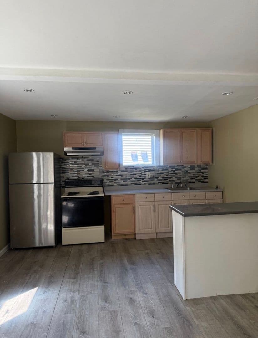 Norwich Apartment: 430-432 Norwich Avenue