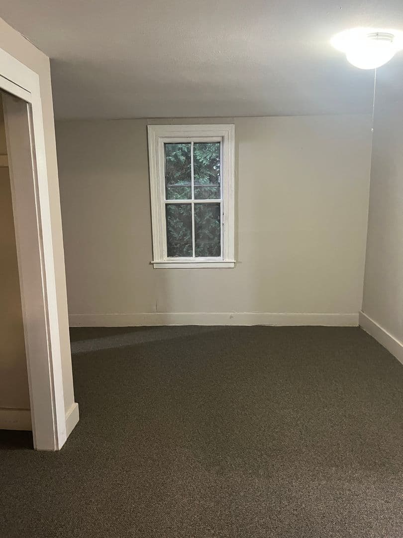 Granby Apartment: 376 Salmon Brook Street