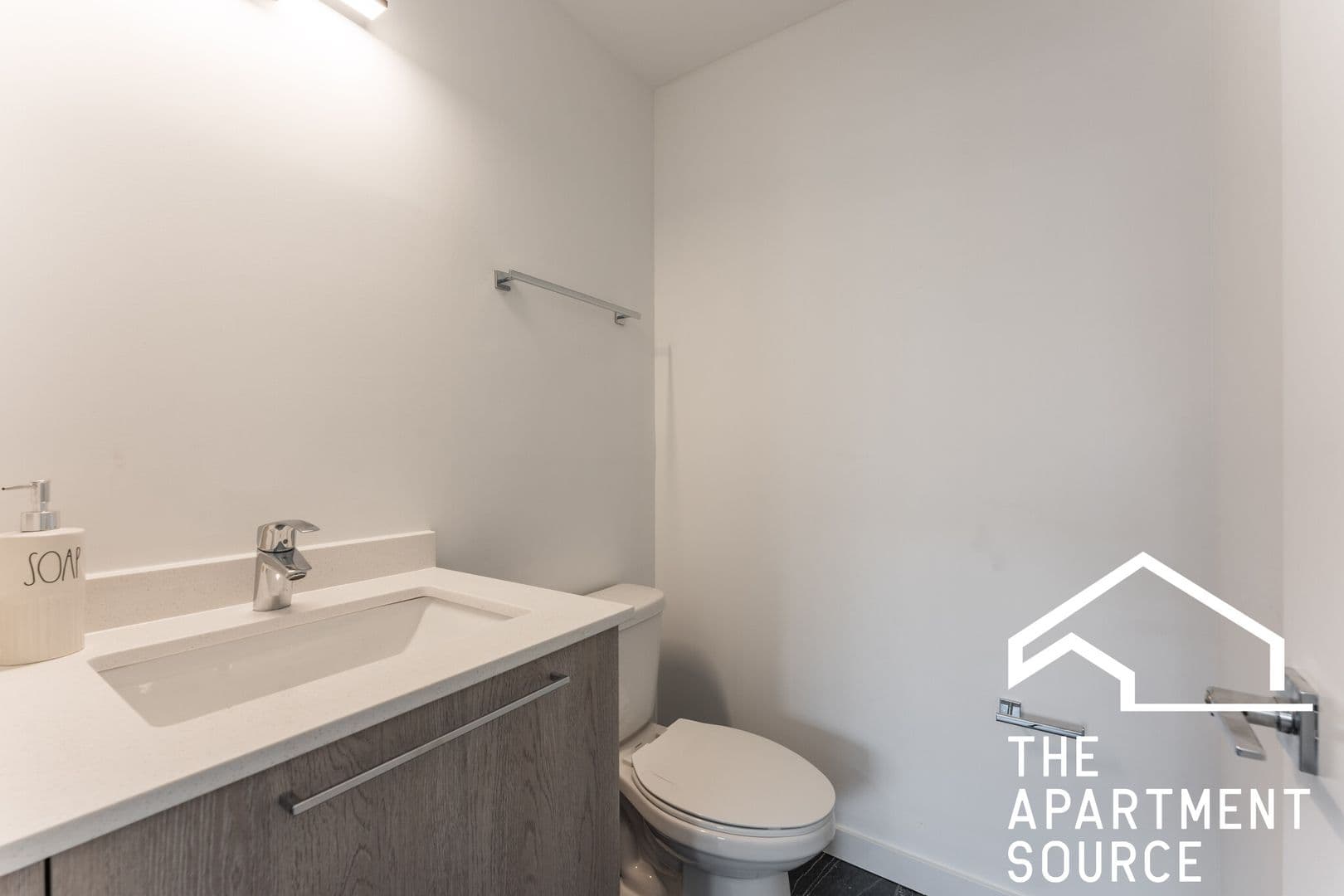 Chicago Apartment: 7621 N. Sheridan Rd.  - 1C