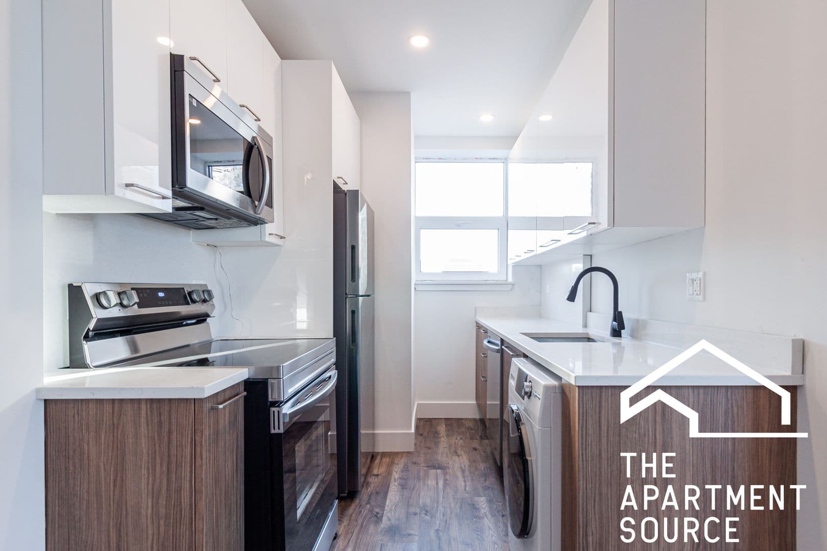 Chicago Apartment: 941 W. Carmen Avenue - 308