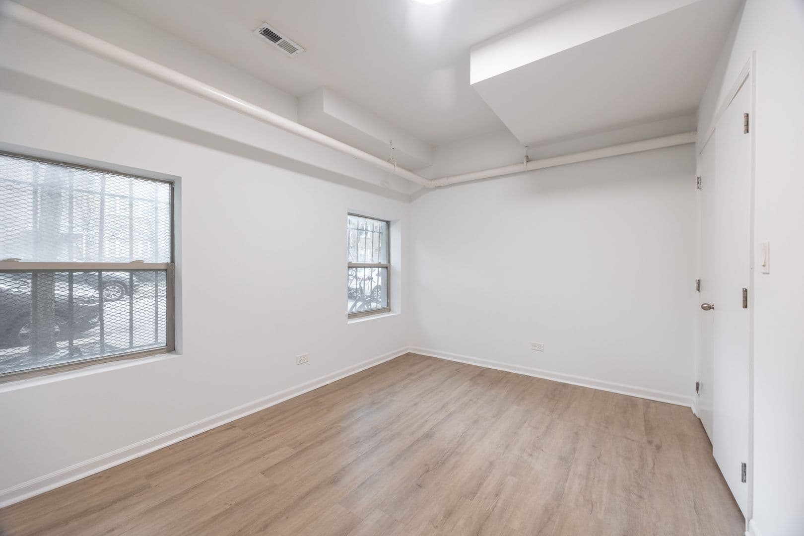 Chicago Apartment: 5054 N Winthrop Ave. - 101