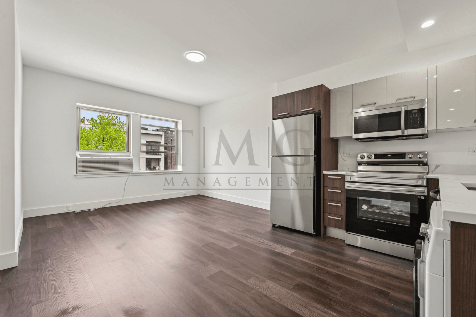 Chicago Apartment: 1555 W. Hollywood Avenue #411