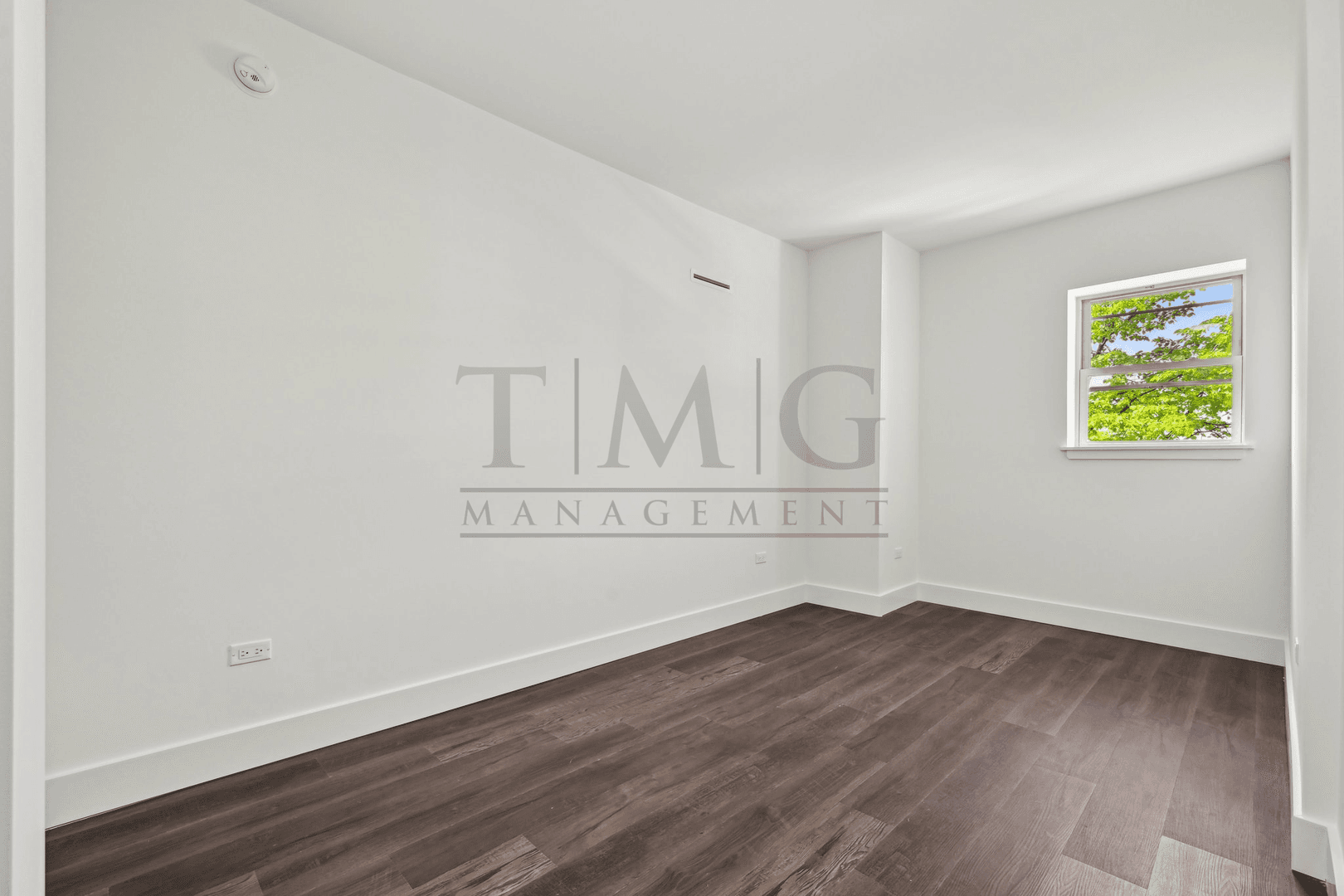 Chicago Apartment: 1555 W. Hollywood Avenue #411