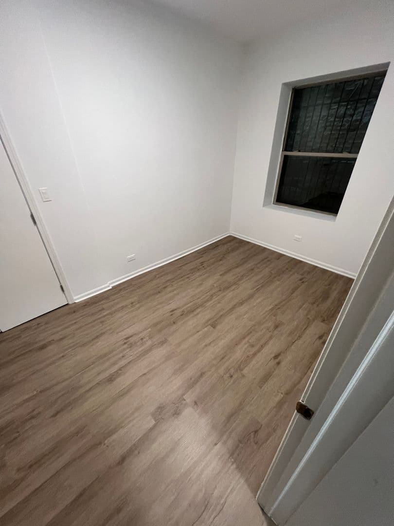 Chicago Apartment: 5054 N Winthrop Ave. - 101