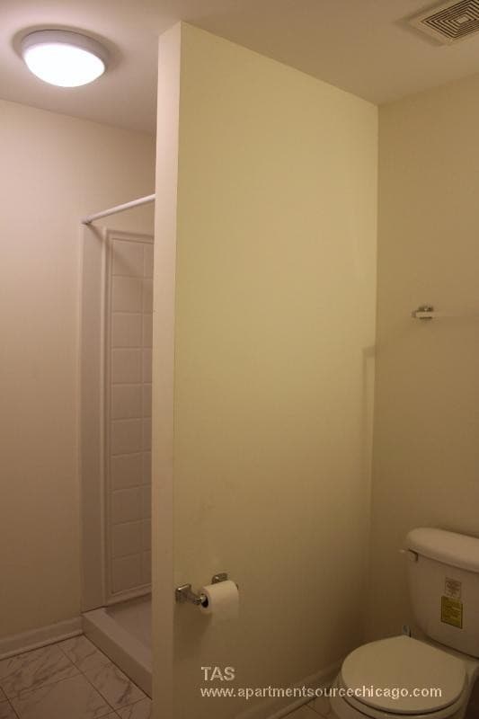 Chicago Apartment: 1544 W Glenlake Ave.