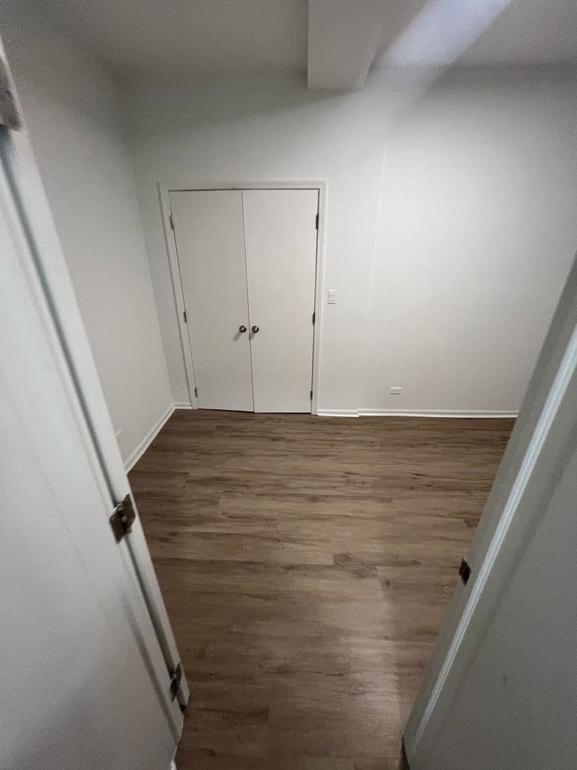 Chicago Apartment: 5054 N Winthrop Ave. - 101