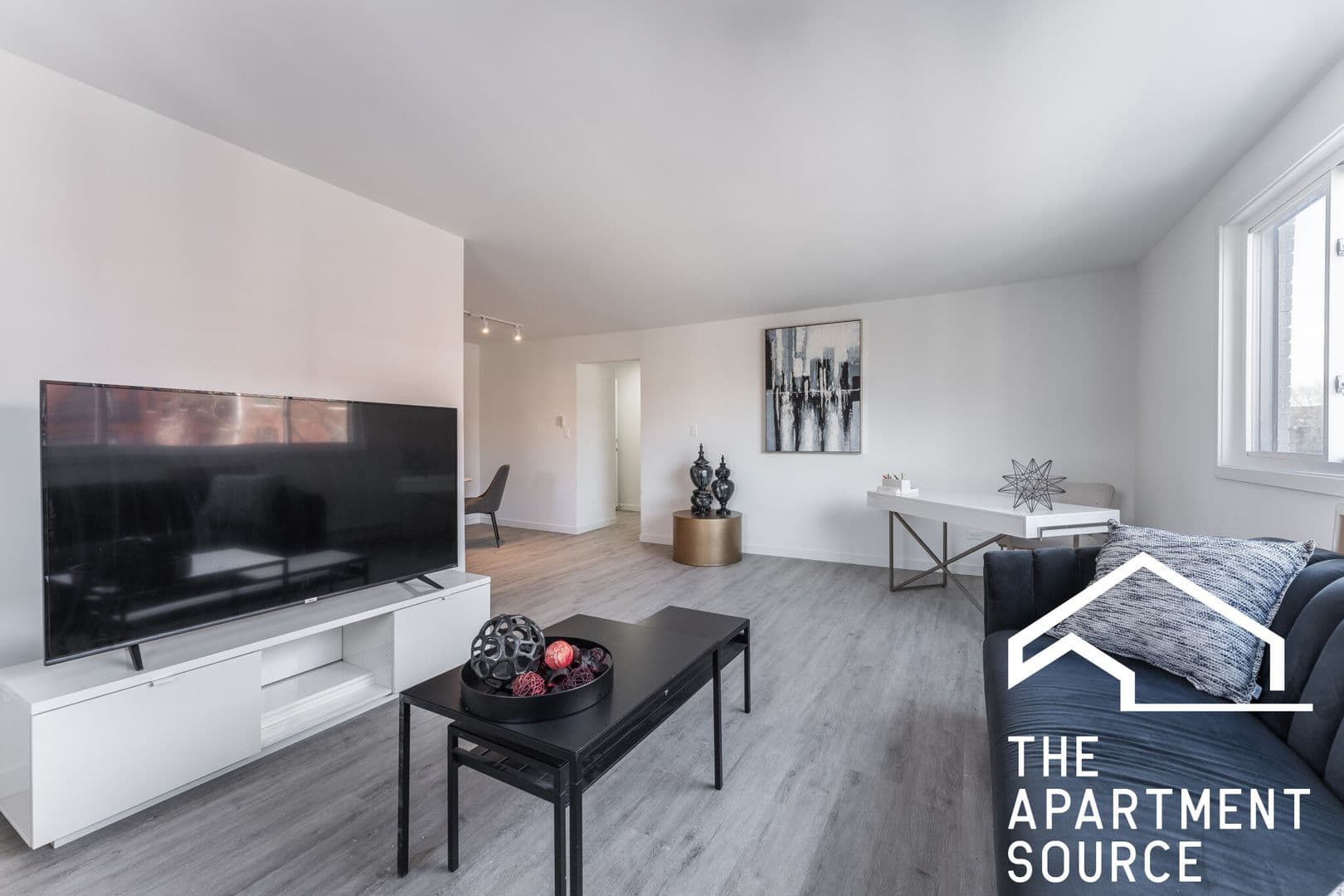 Chicago Apartment: 7621 N. Sheridan Rd.  - 1C