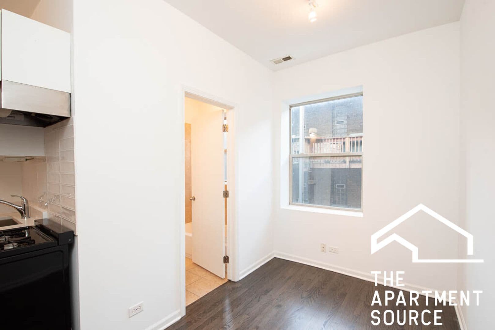Chicago Apartment: 5054 N Winthrop Ave. #108