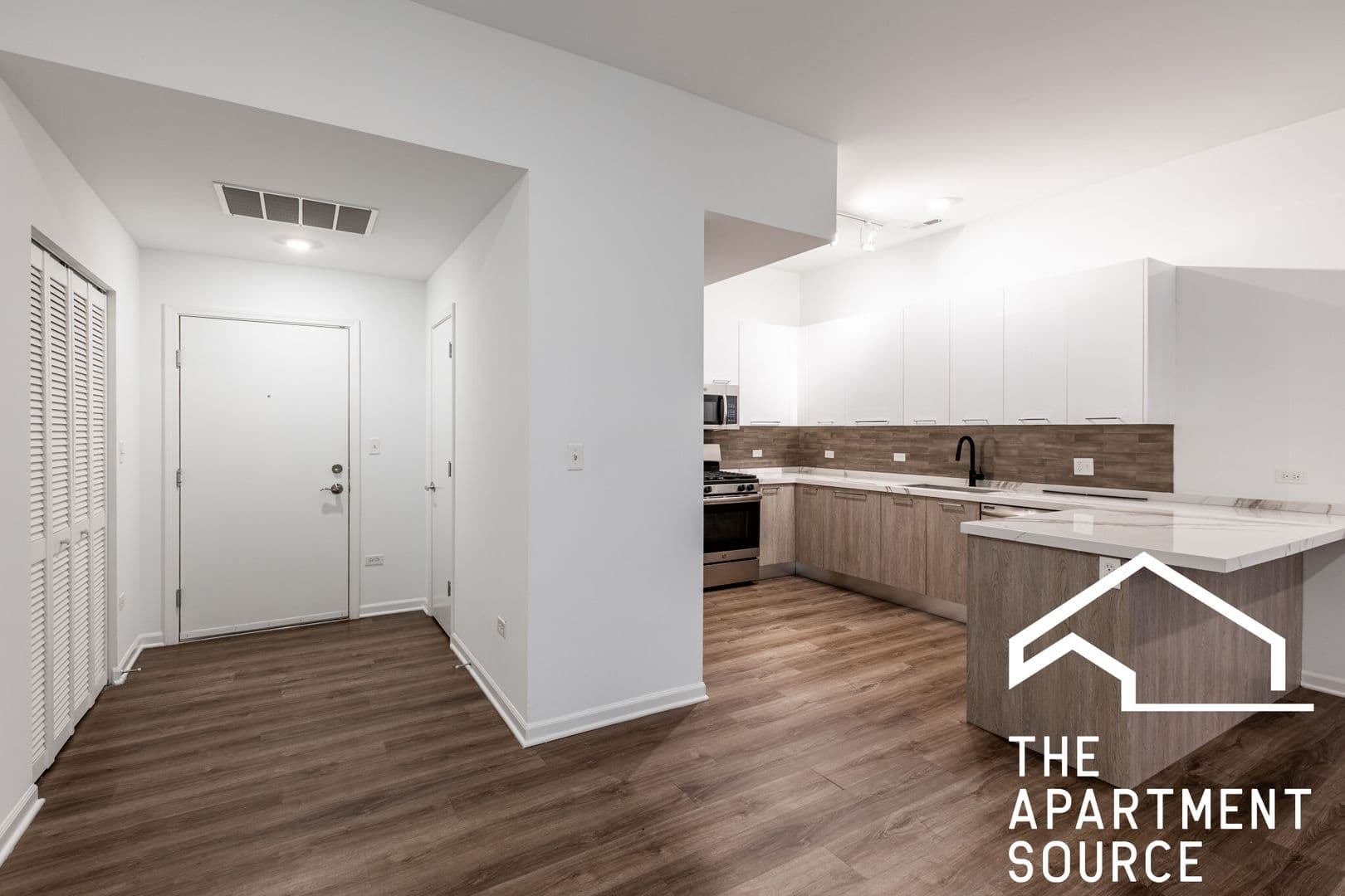 Chicago Apartment: 2550 S Wabash Ave. #203