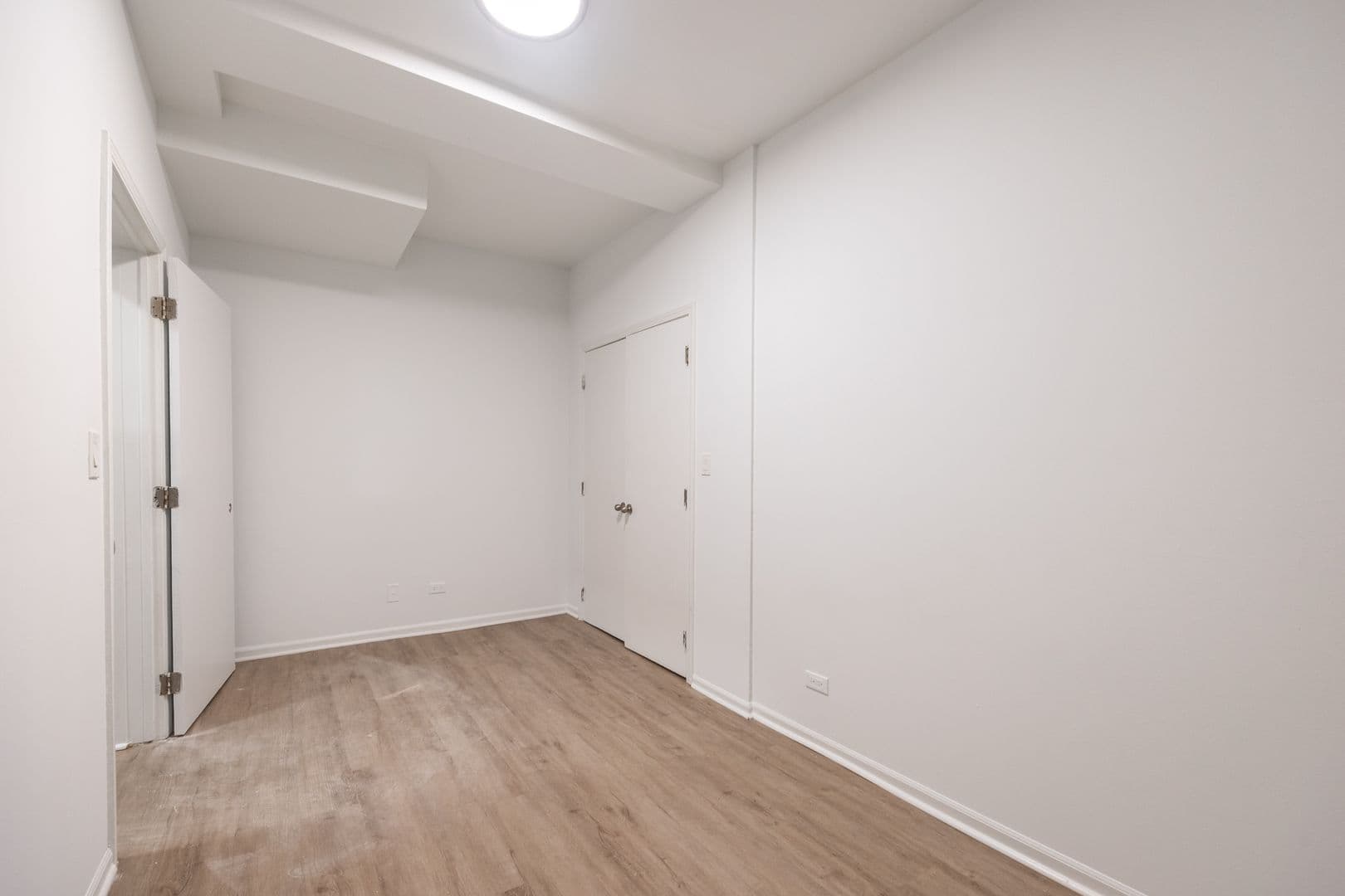 Chicago Apartment: 5054 N Winthrop Ave. - 101
