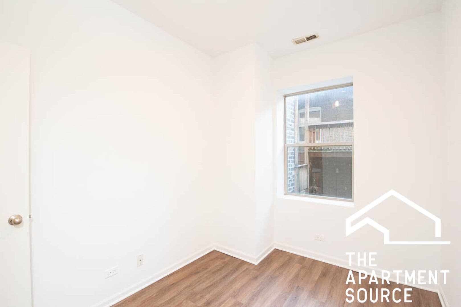 Chicago Apartment: 5054 N Winthrop Ave. #108