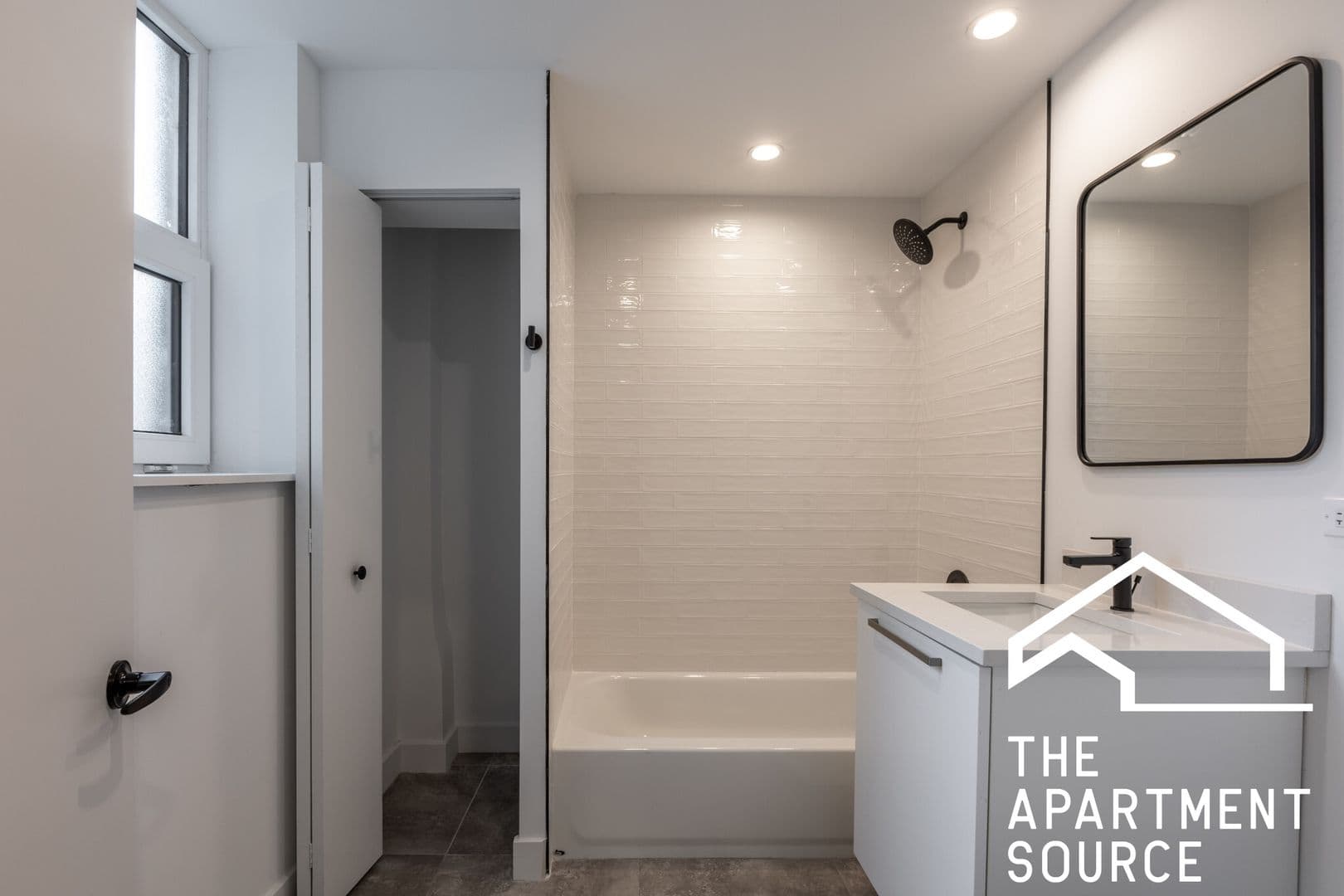 Chicago Apartment: 941 W. Carmen Avenue - 107
