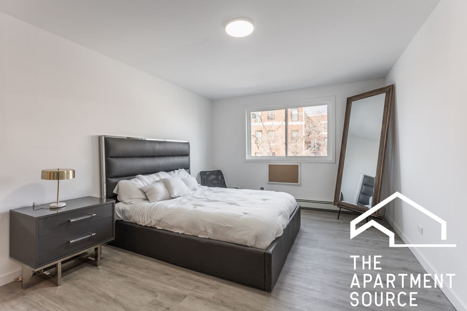 Chicago Apartment: 7621 N. Sheridan Rd.  - 1C