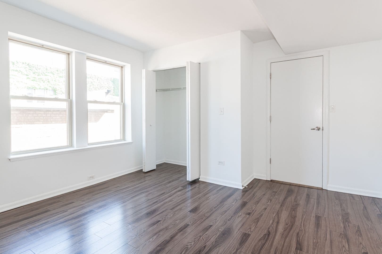 Chicago Apartment: 925 W Carmen Ave. #4F