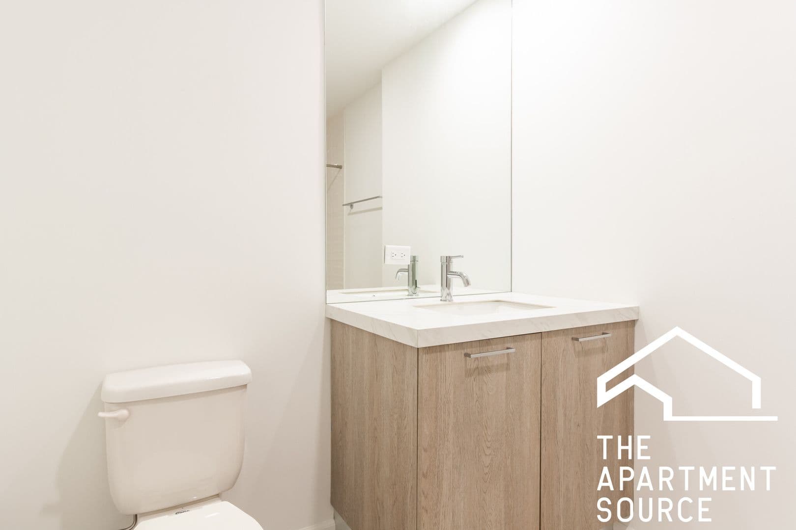 Chicago Apartment: 2550 S Wabash Ave. #208