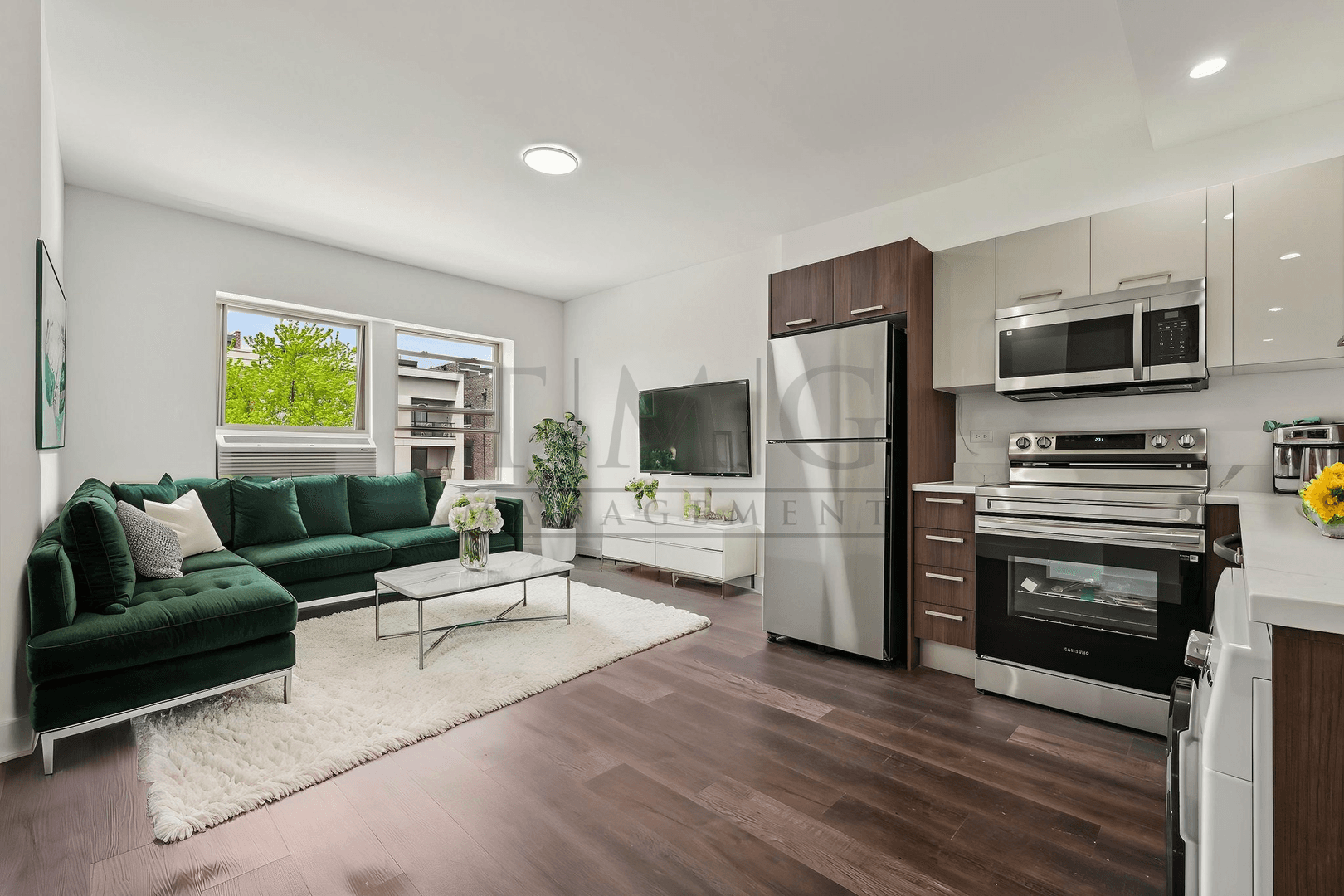 Chicago Apartment: 1555 W. Hollywood Avenue #411