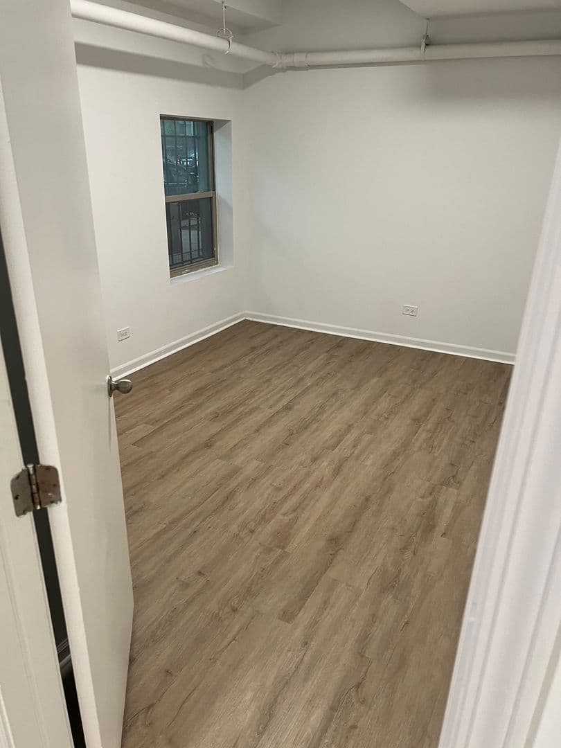 Chicago Apartment: 5054 N Winthrop Ave. - 101