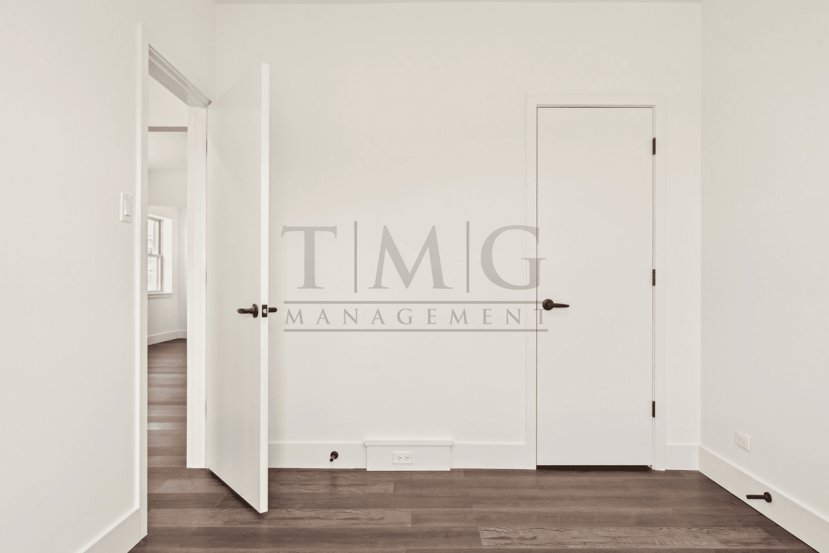 Chicago Apartment: 1555 W. Hollywood Avenue #208