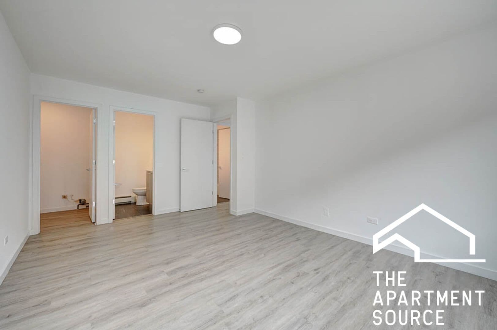 Chicago Apartment: 7621 N. Sheridan Rd.  - 3H