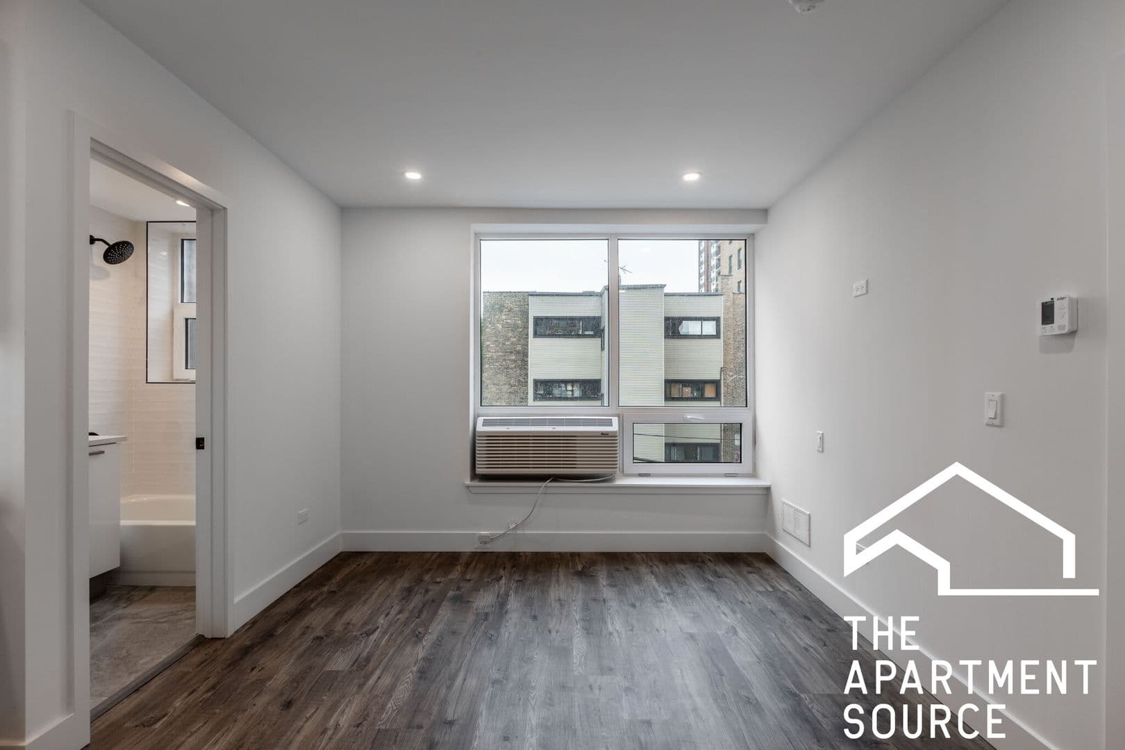 Chicago Apartment: 941 W. Carmen Avenue - 107