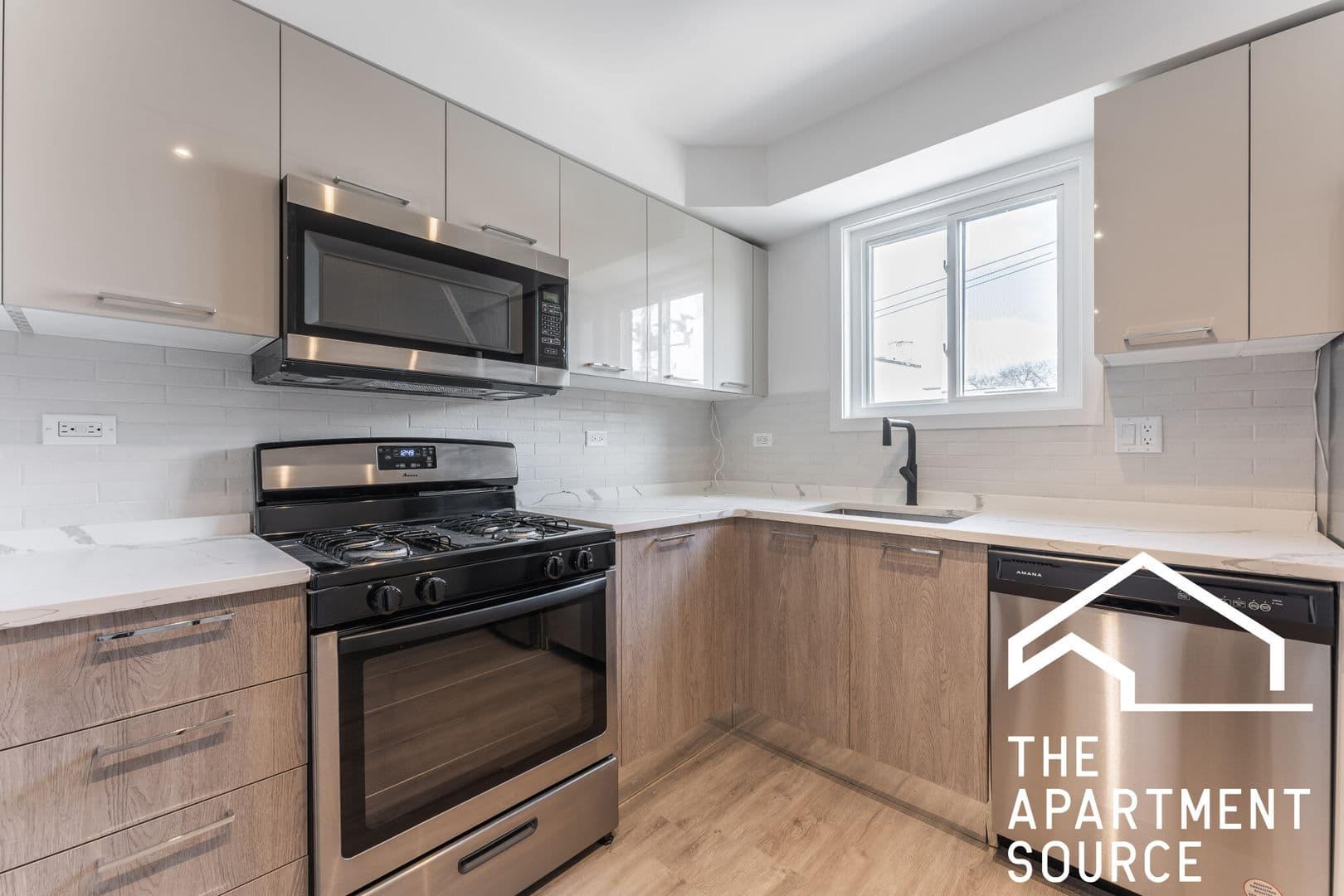 Chicago Apartment: 7621 N. Sheridan Rd.  - 1C
