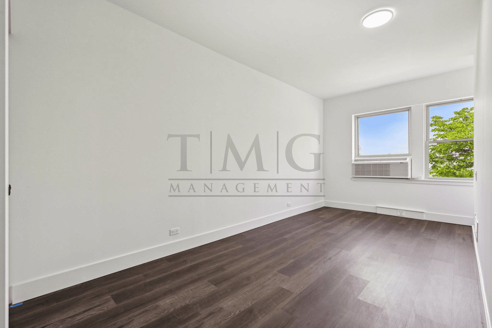 Chicago Apartment: 1555 W. Hollywood Avenue #411