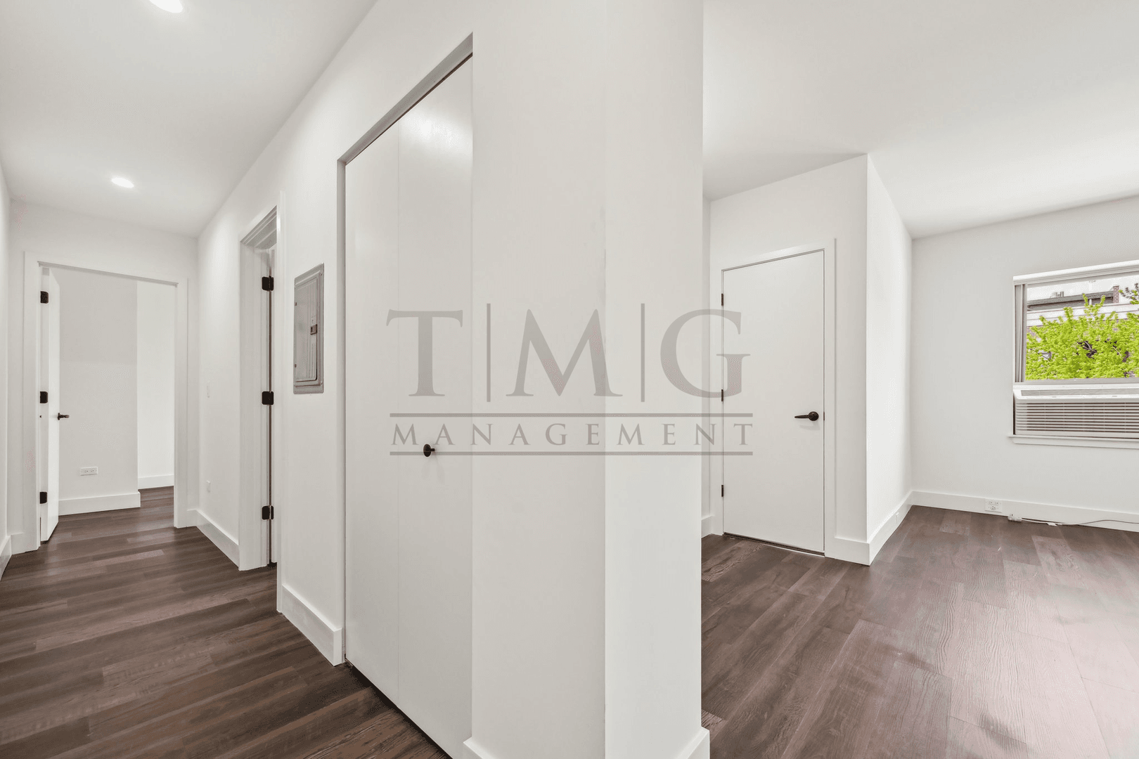 Chicago Apartment: 1555 W. Hollywood Avenue #411