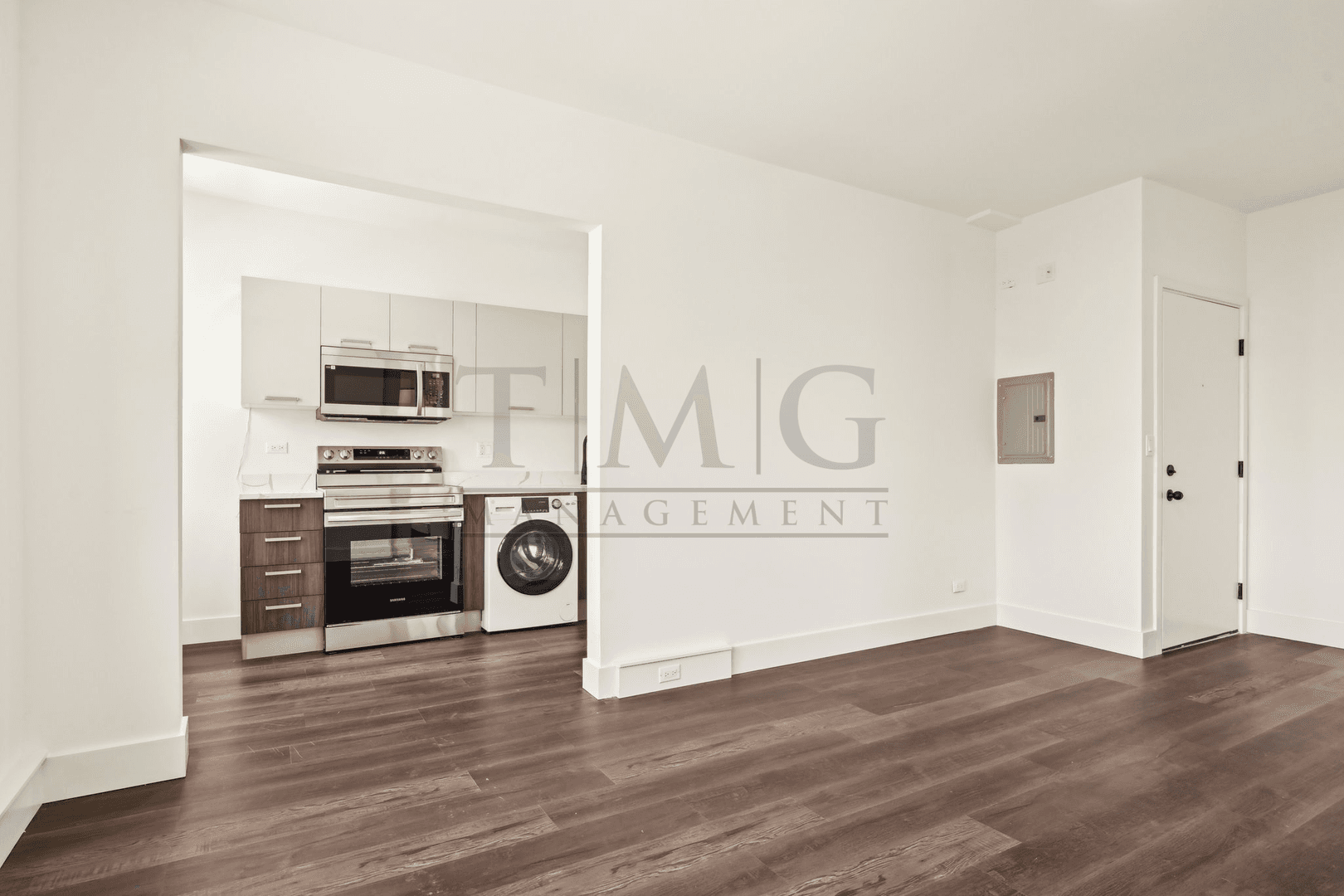 Chicago Apartment: 1555 W. Hollywood Avenue #204