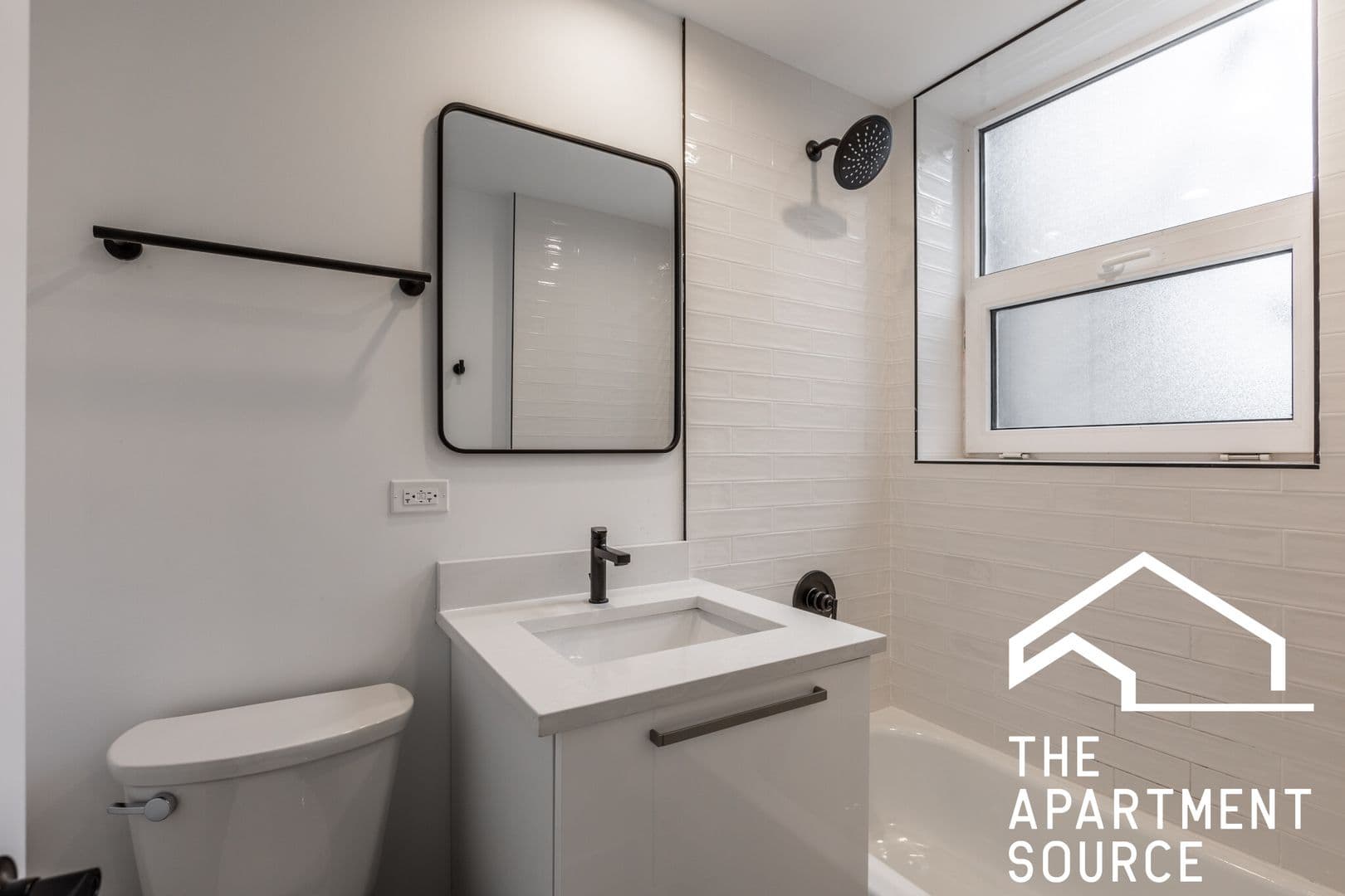 Chicago Apartment: 941 W. Carmen Avenue - 107
