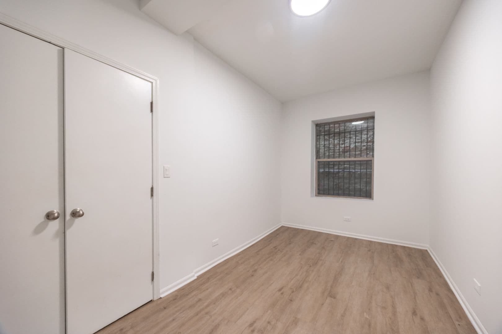 Chicago Apartment: 5054 N Winthrop Ave. - 101