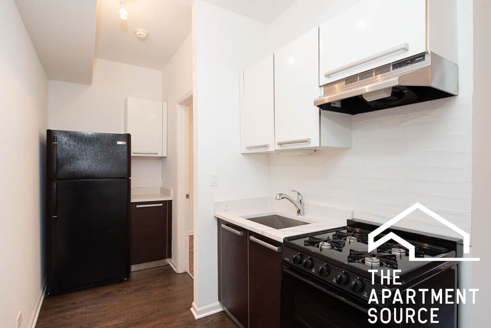 Chicago Apartment: 5054 N Winthrop Ave. #108