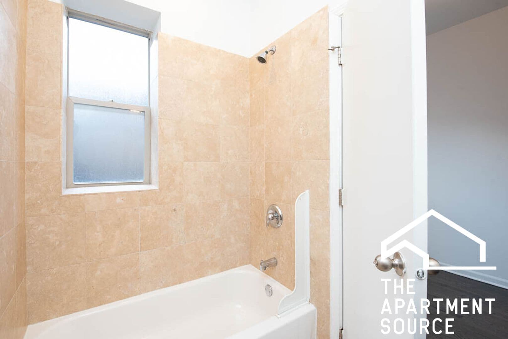 Chicago Apartment: 5054 N Winthrop Ave. #108