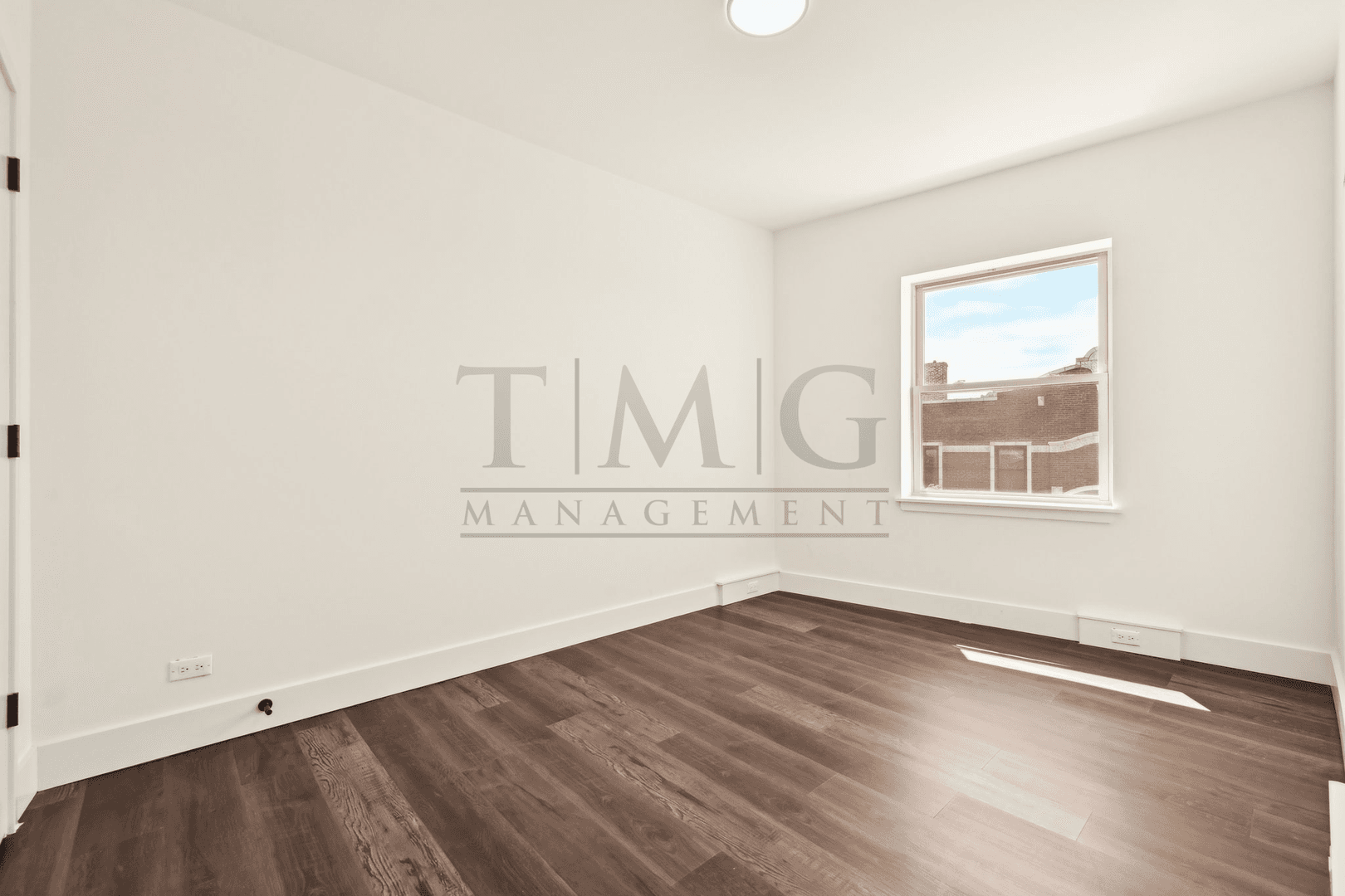 Chicago Apartment: 1555 W. Hollywood Avenue #204