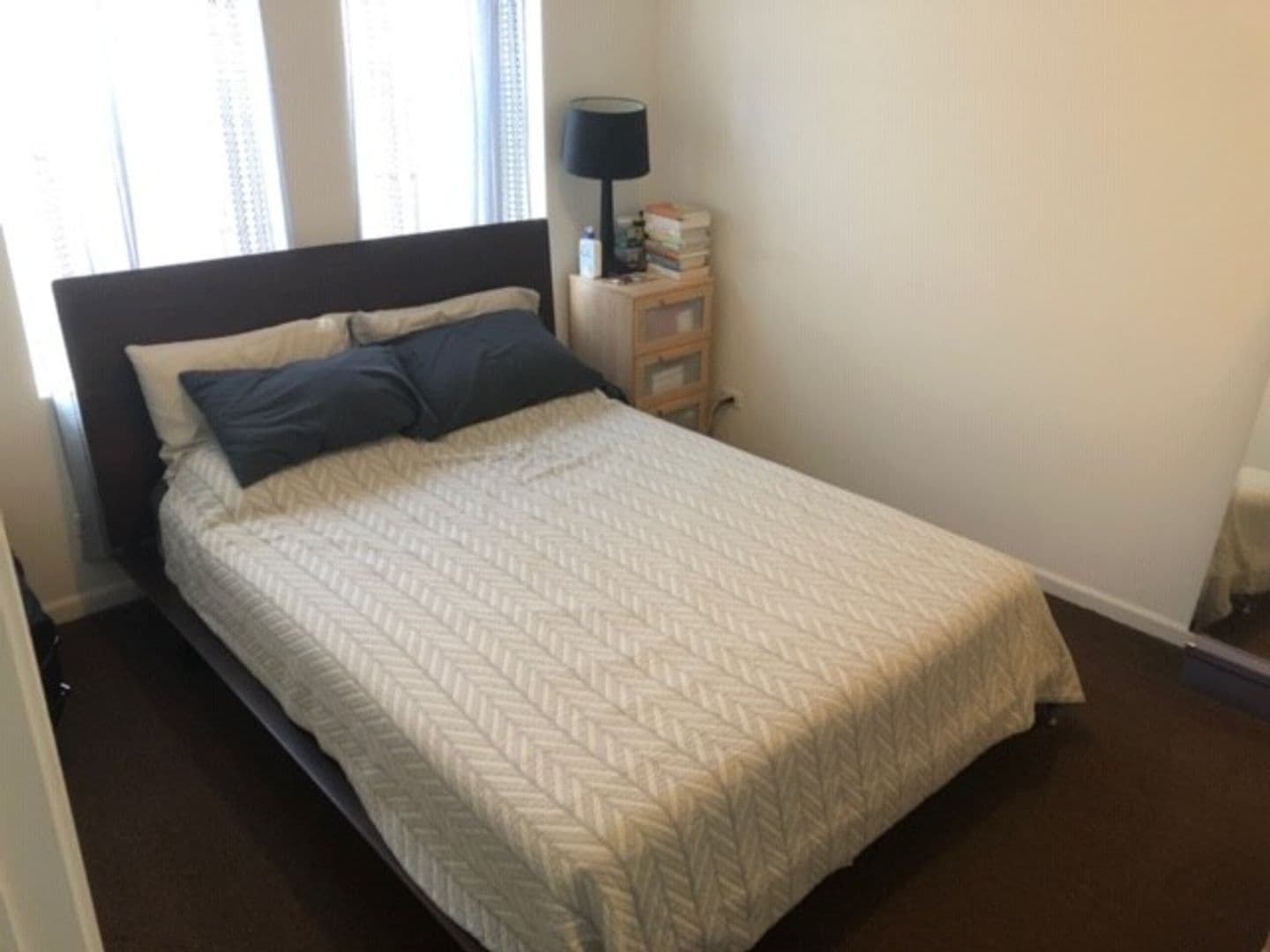 Chicago Apartment: 5054 N. Winthrop Ave. #213