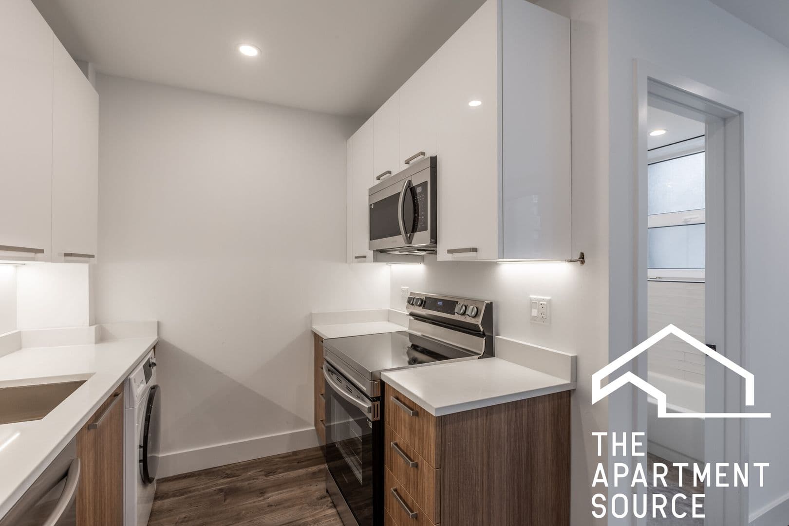 Chicago Apartment: 941 W. Carmen Avenue - 107