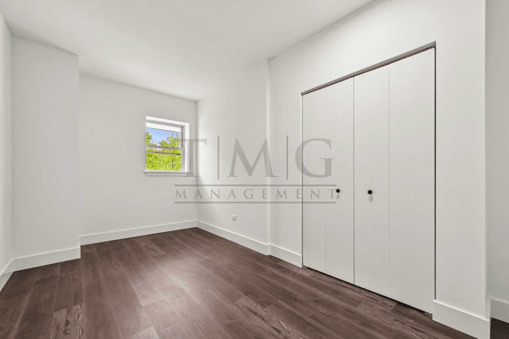 Chicago Apartment: 1555 W. Hollywood Avenue #411