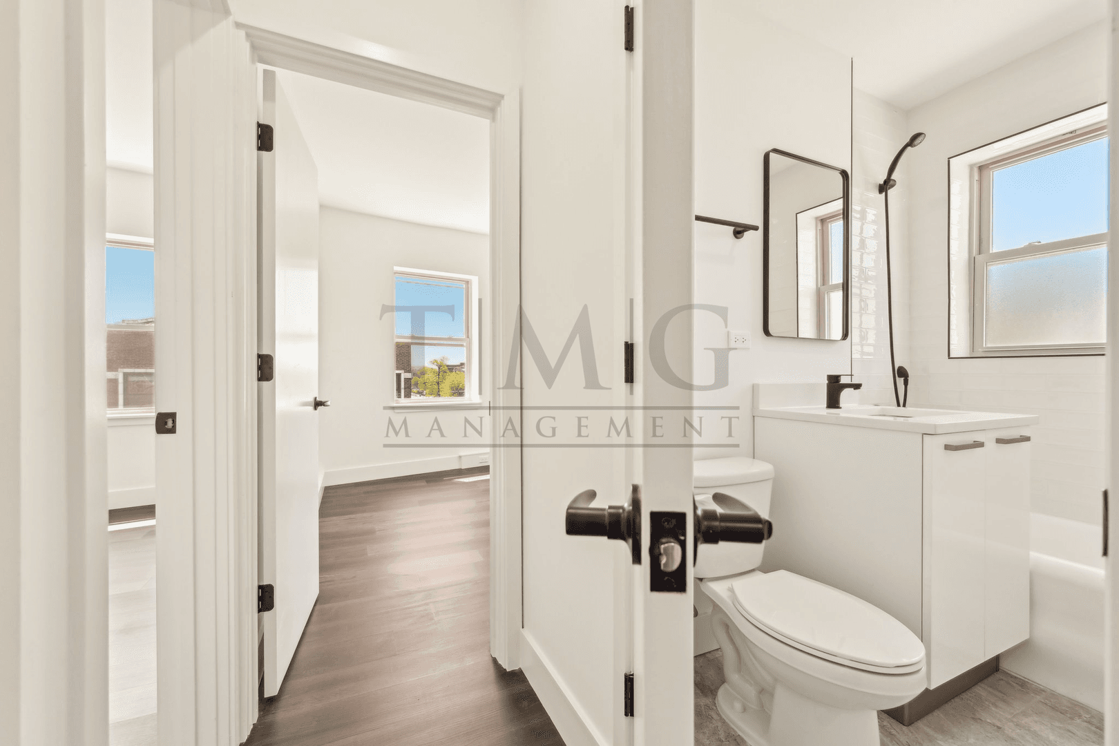 Chicago Apartment: 1555 W. Hollywood Avenue #208