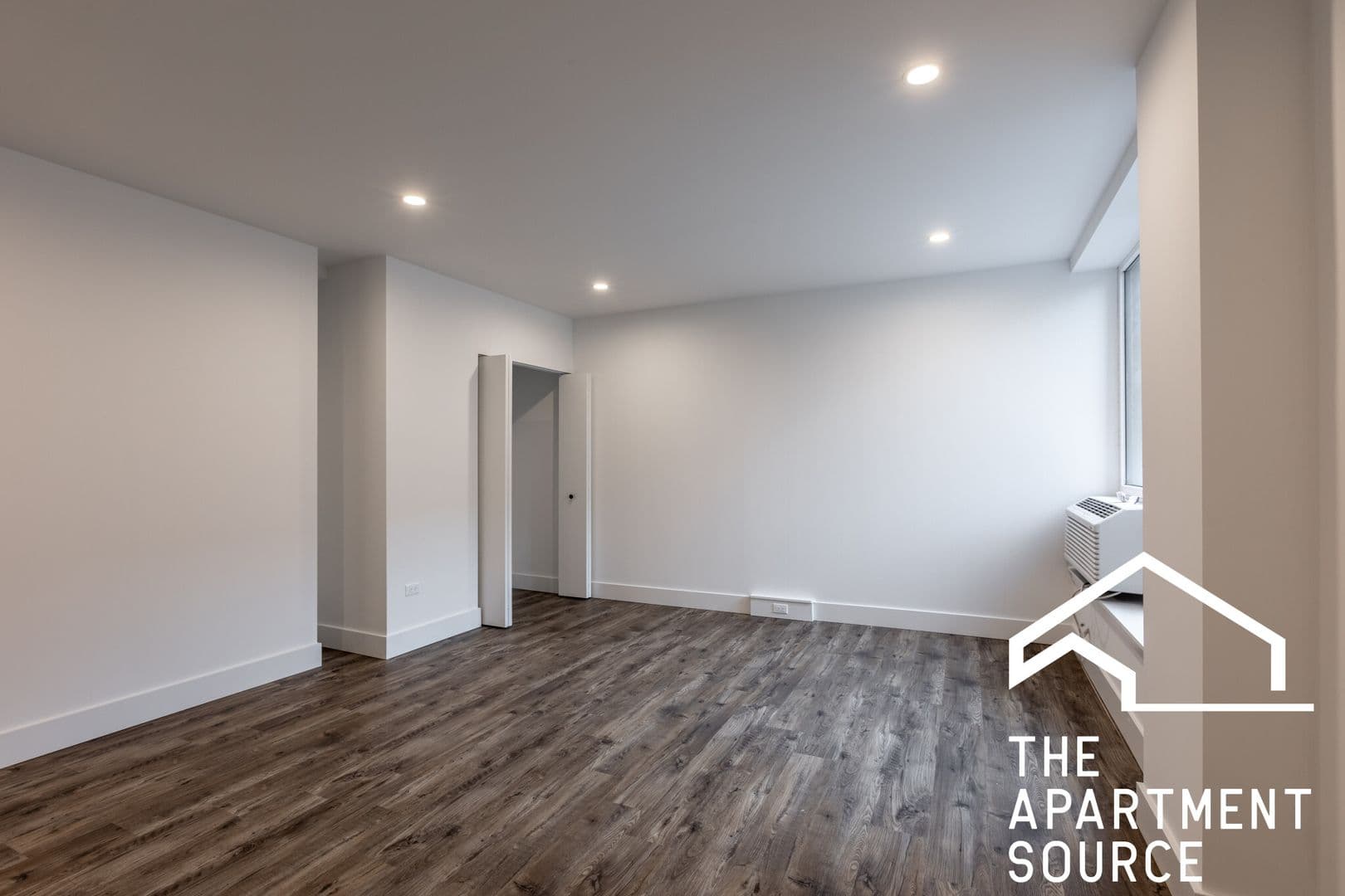 Chicago Apartment: 941 W. Carmen Avenue - 107