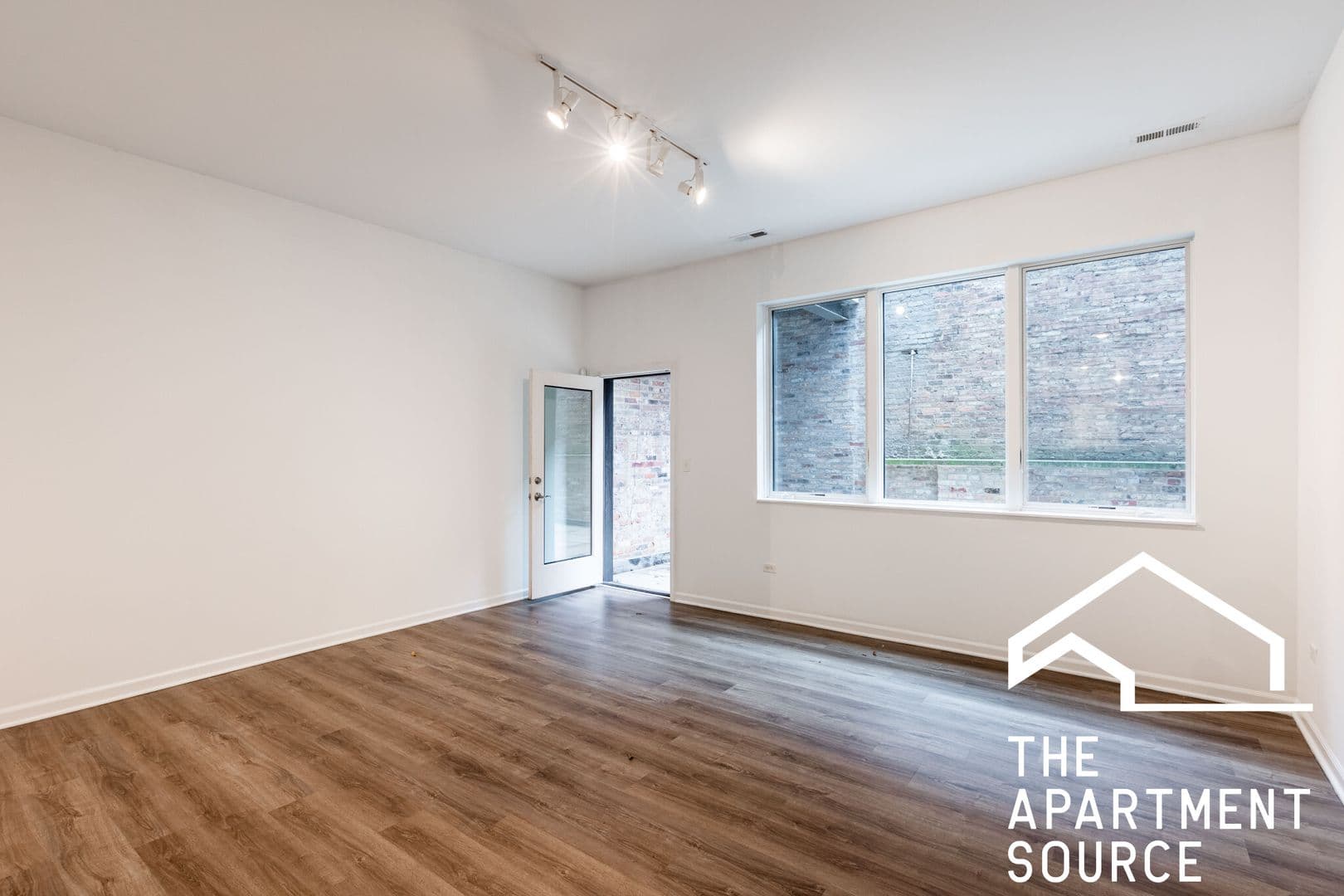 Chicago Apartment: 2550 S Wabash Ave. #203