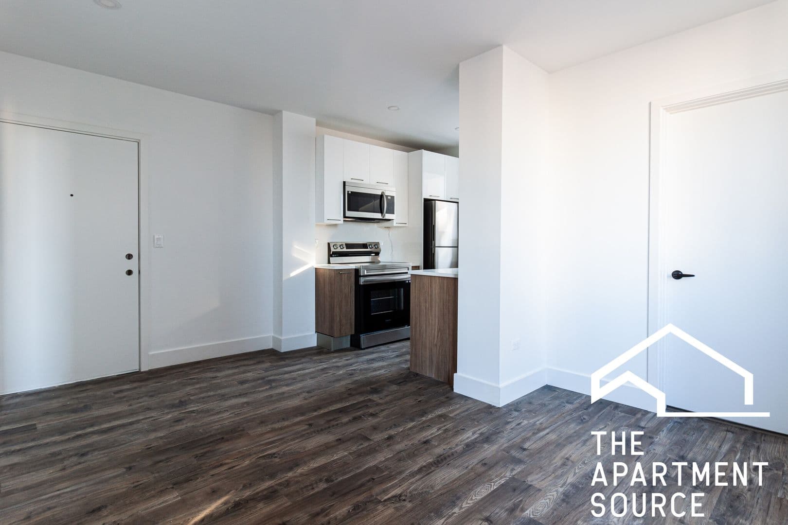 Chicago Apartment: 941 W. Carmen Avenue - 308