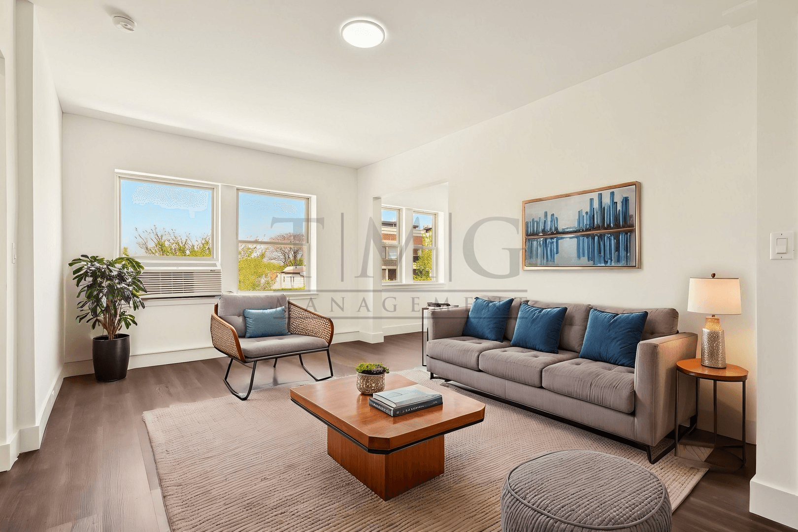 Chicago Apartment: 1555 W. Hollywood Avenue #204