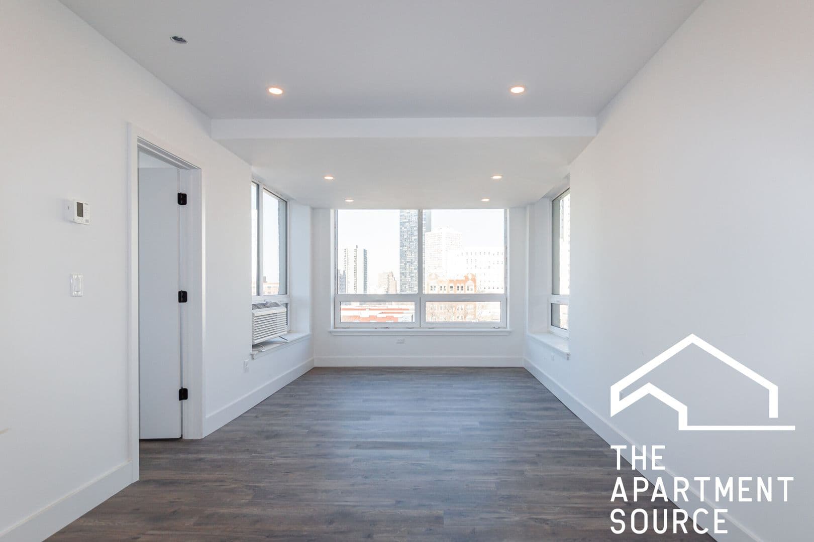 Chicago Apartment: 941 W. Carmen Avenue - 202