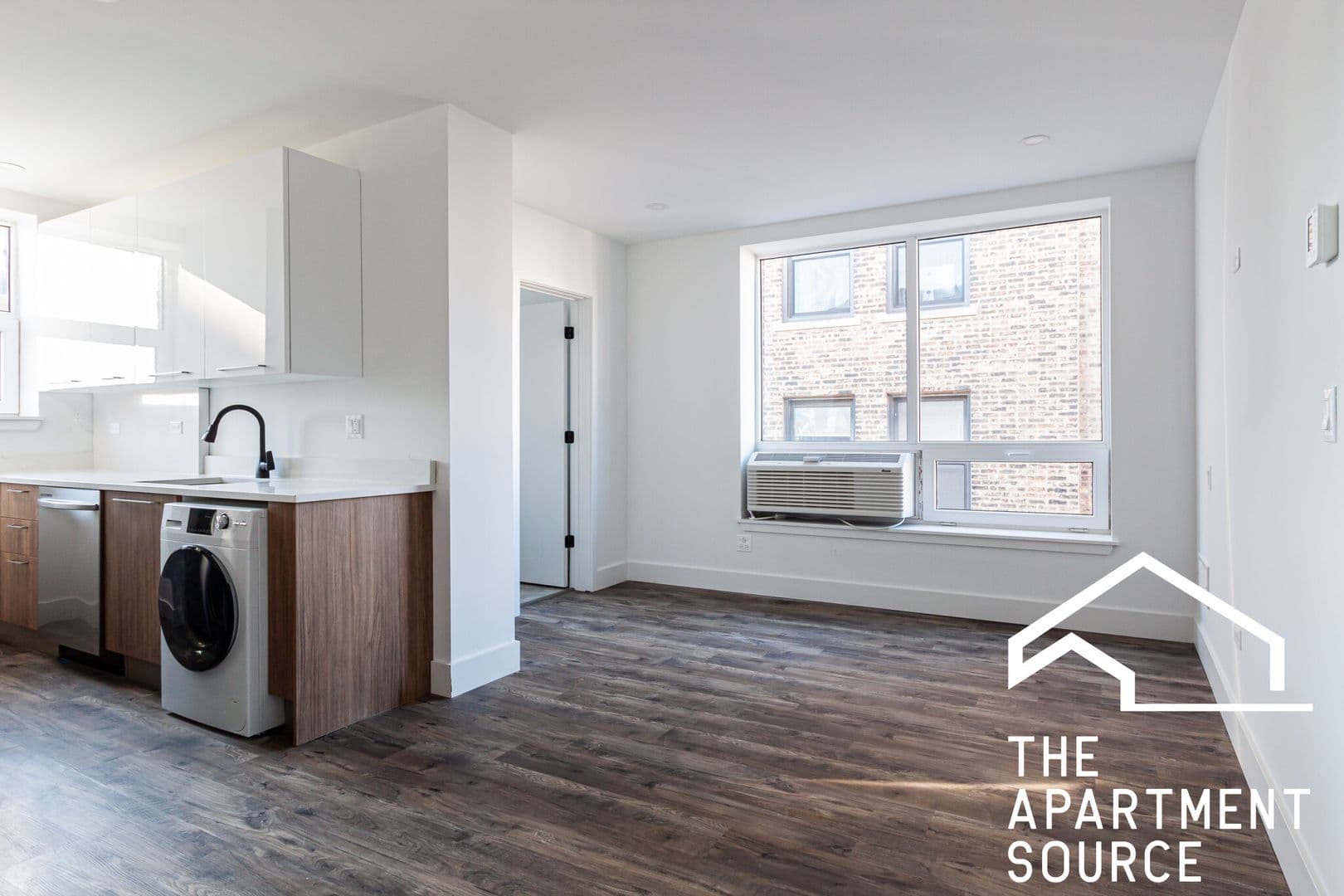 Chicago Apartment: 941 W. Carmen Avenue - 708