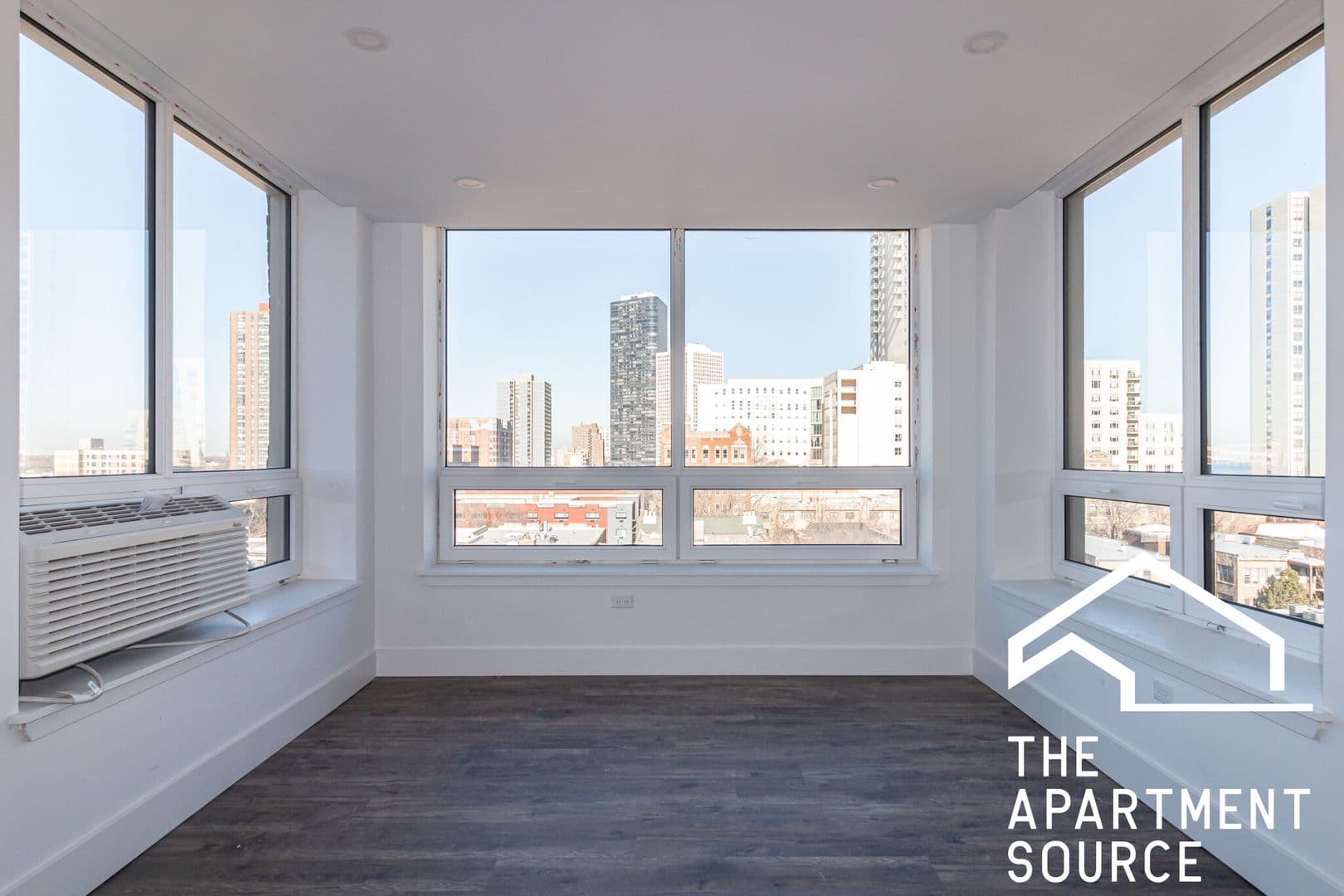 Chicago Apartment: 941 W. Carmen Avenue - 202