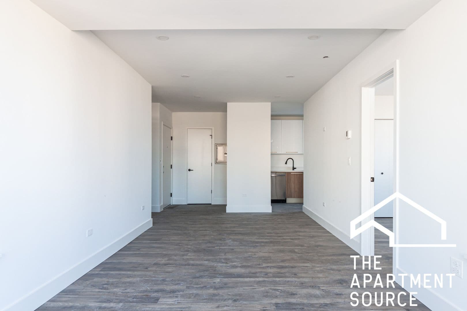 Chicago Apartment: 941 W. Carmen Avenue - 202