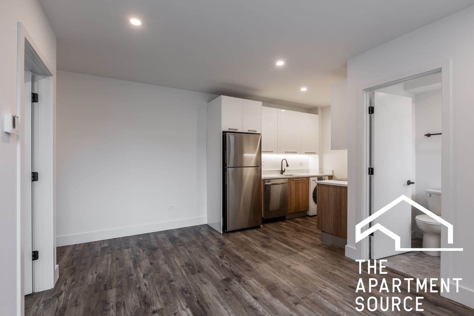 Chicago Apartment: 941 W. Carmen Avenue - 107