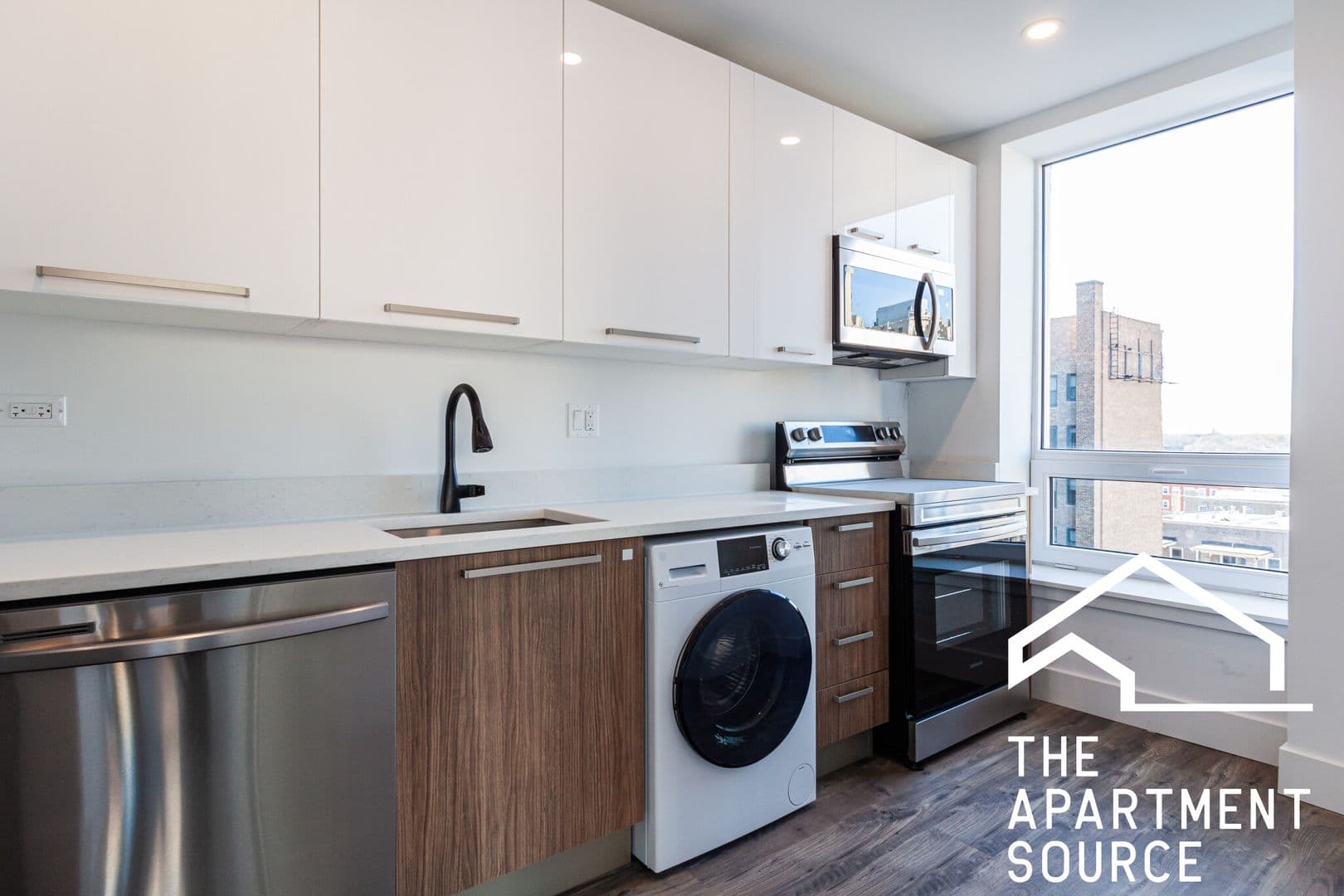 Chicago Apartment: 941 W. Carmen Avenue - 202