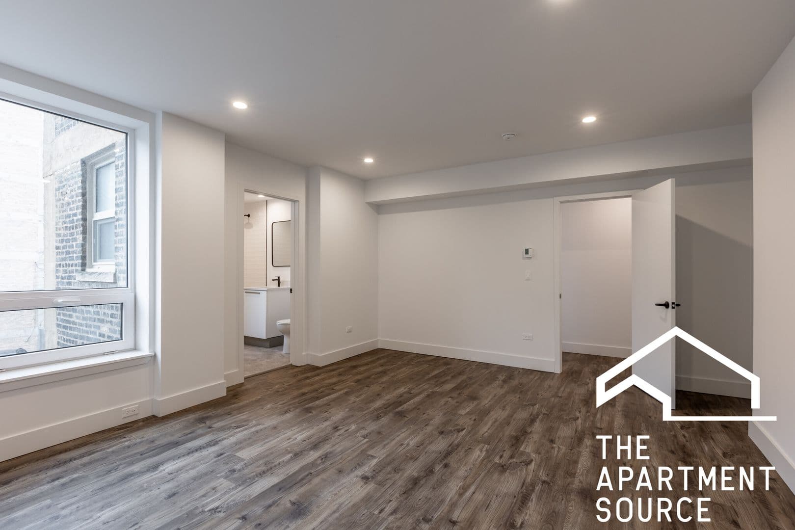 Chicago Apartment: 941 W. Carmen Avenue - 107