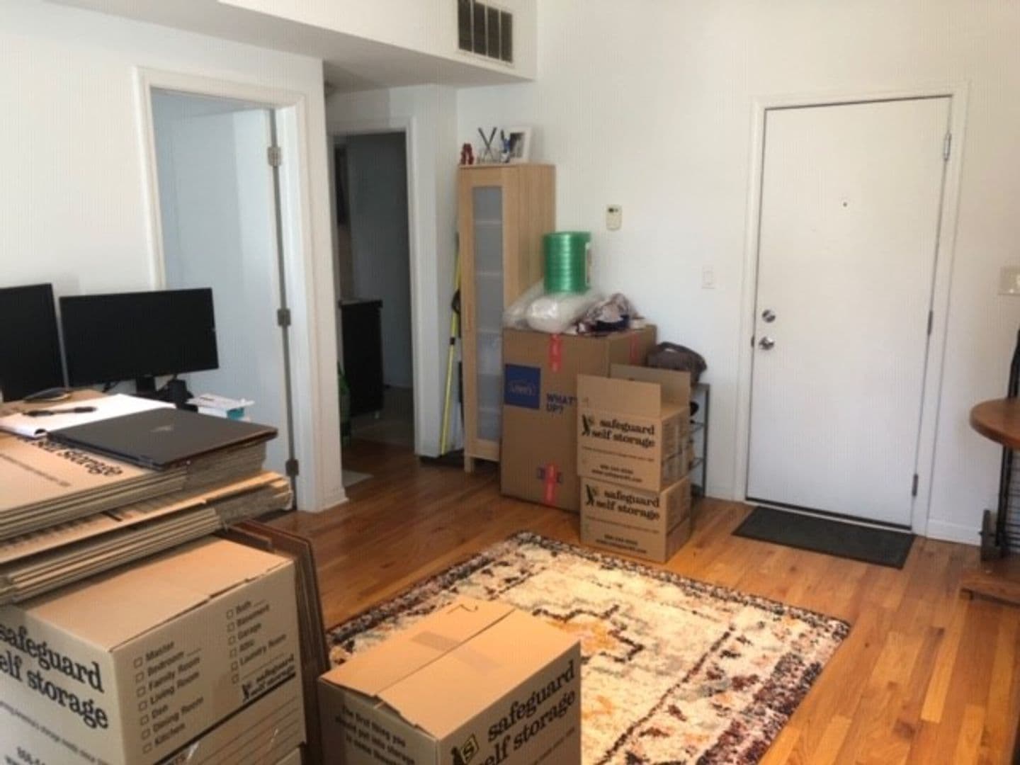 Chicago Apartment: 5054 N. Winthrop Ave. #213