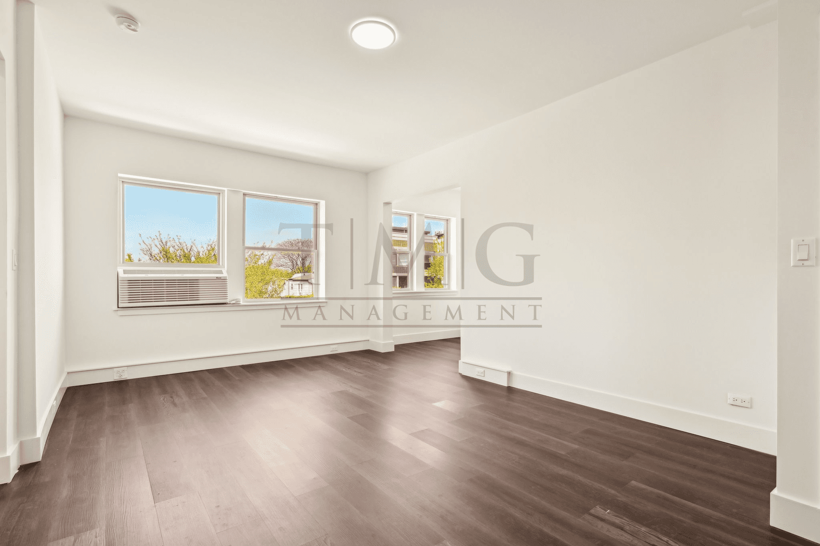 Chicago Apartment: 1555 W. Hollywood Avenue #208